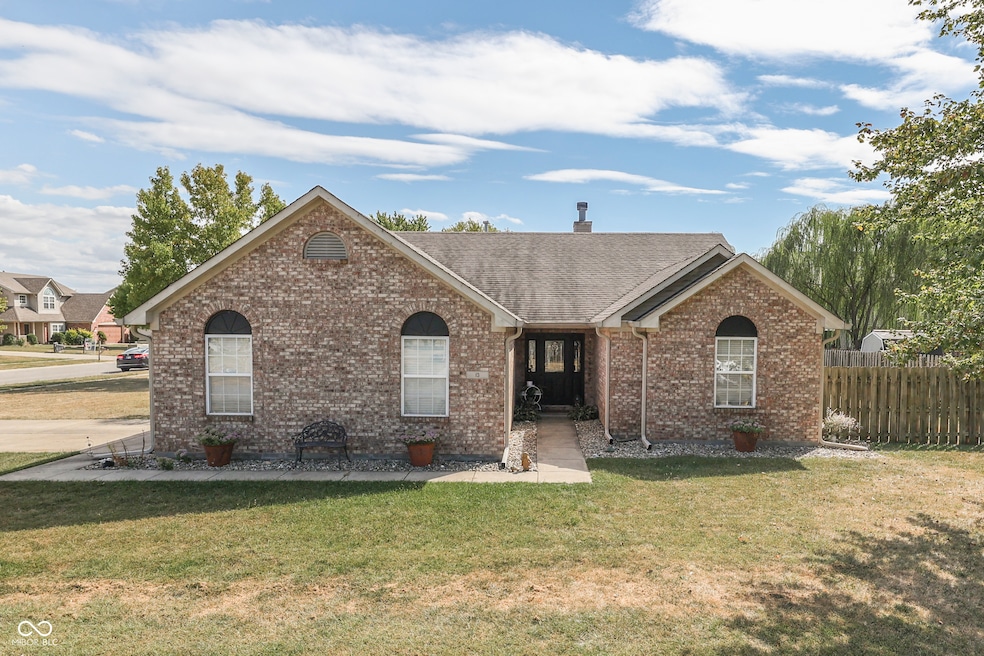 13 Pin Oak Ct, Whiteland, IN 46184 - photo 1