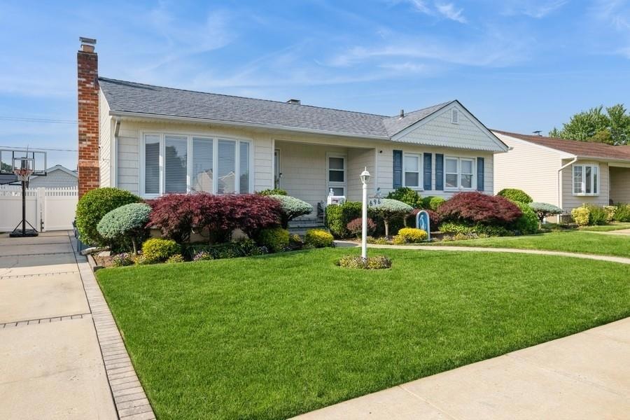 696 Byron Ave, Franklin Square, NY 11010 - photo 1