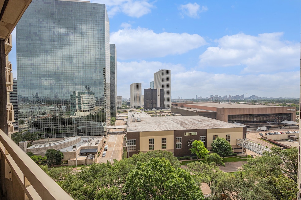 Greenway Plaza, leave your car with the valet! Com