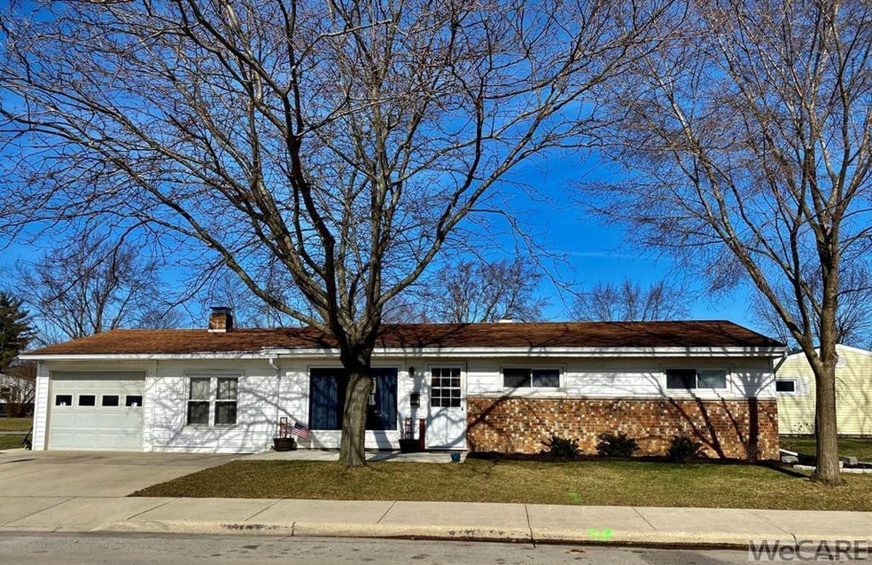 1002 Middle St, Wapakoneta, OH 45895 - photo 1