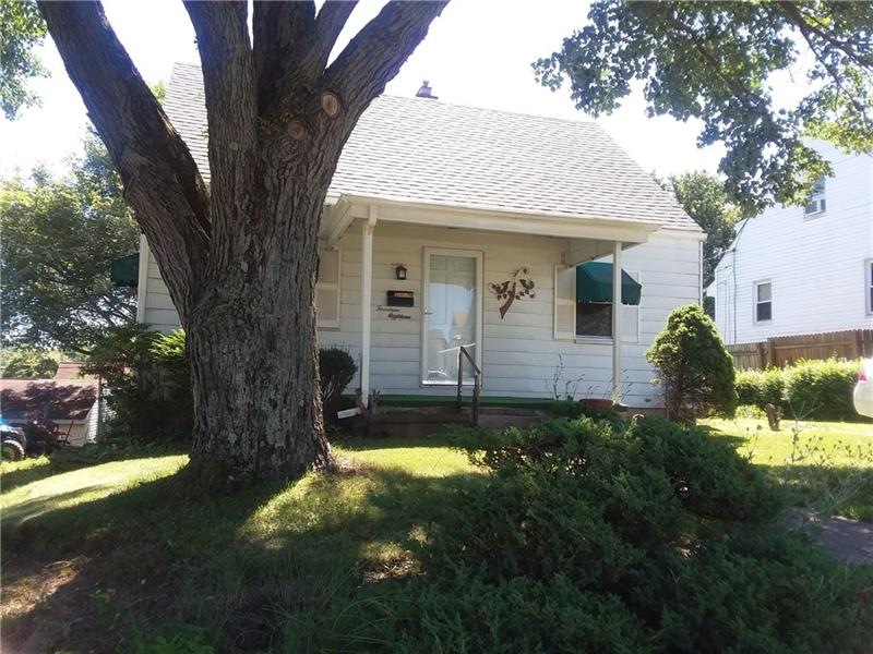 Cute cape with only 3 steps up to front door.