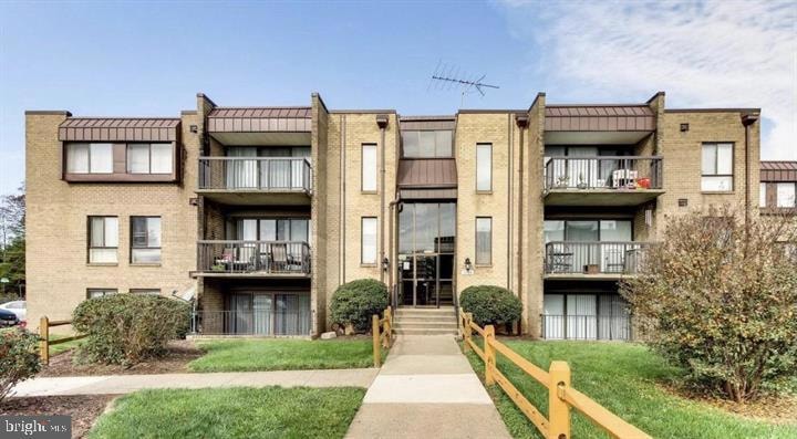 7598 Gales Ct unit 203, Manassas, VA 20109 - photo 1