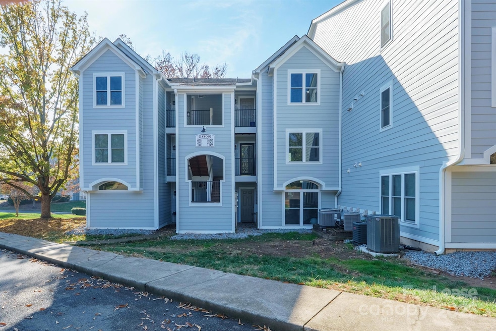 18809 Nautical Dr unit 202, Cornelius, NC 28031 - photo 1