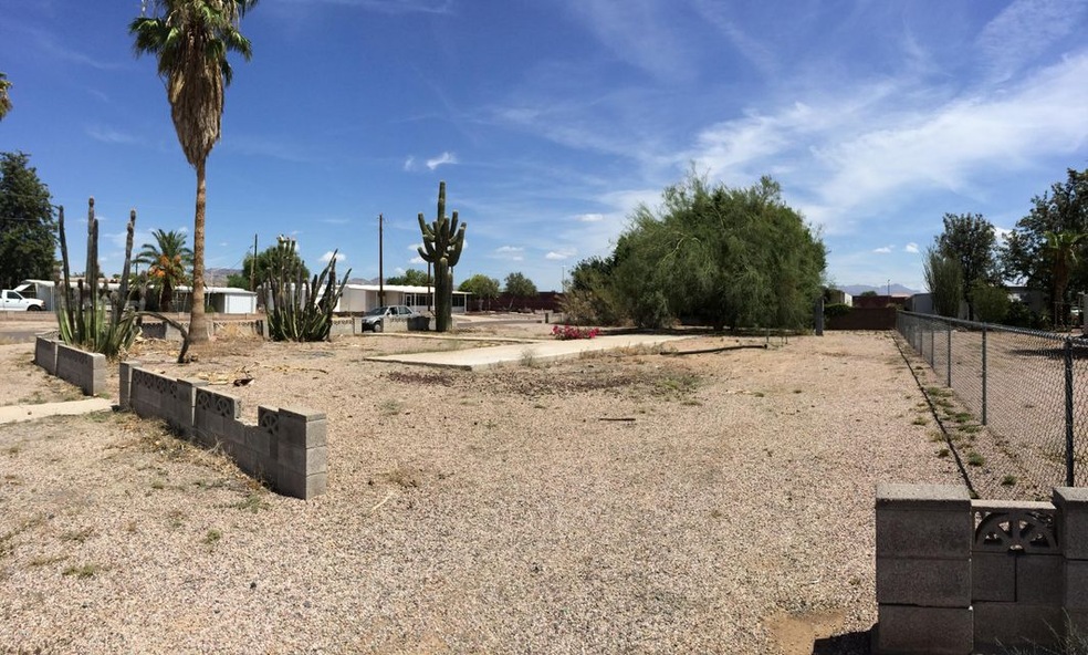 Lot Photo