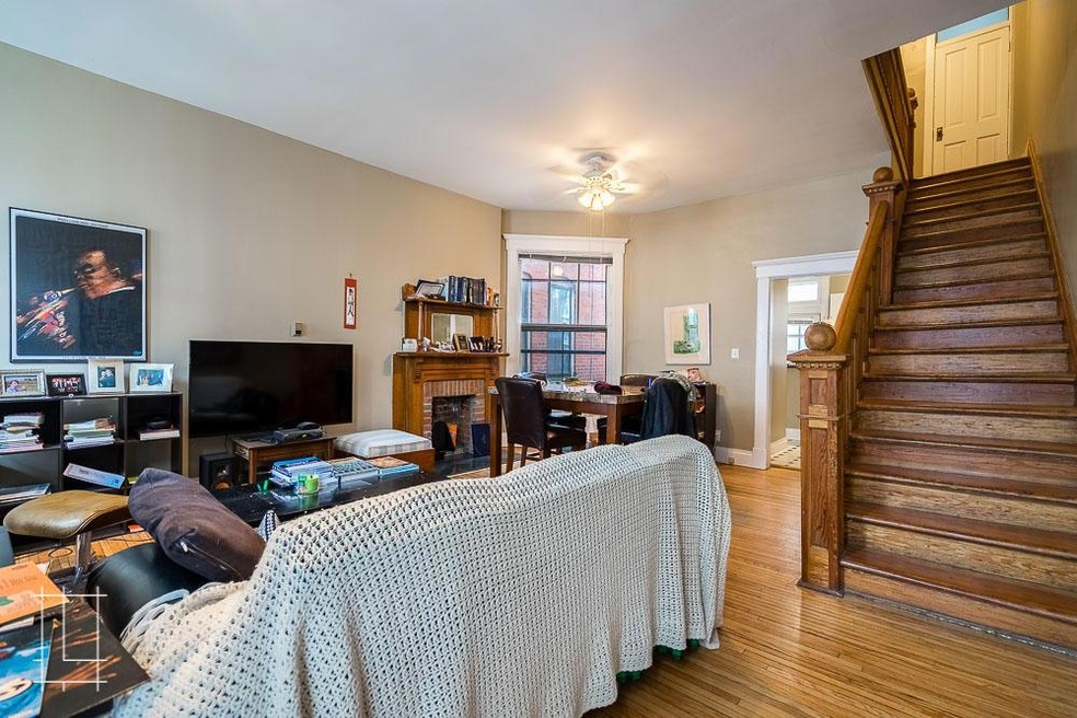 40 W Hubbard Ave, Columbus, OH 43215 - photo 1