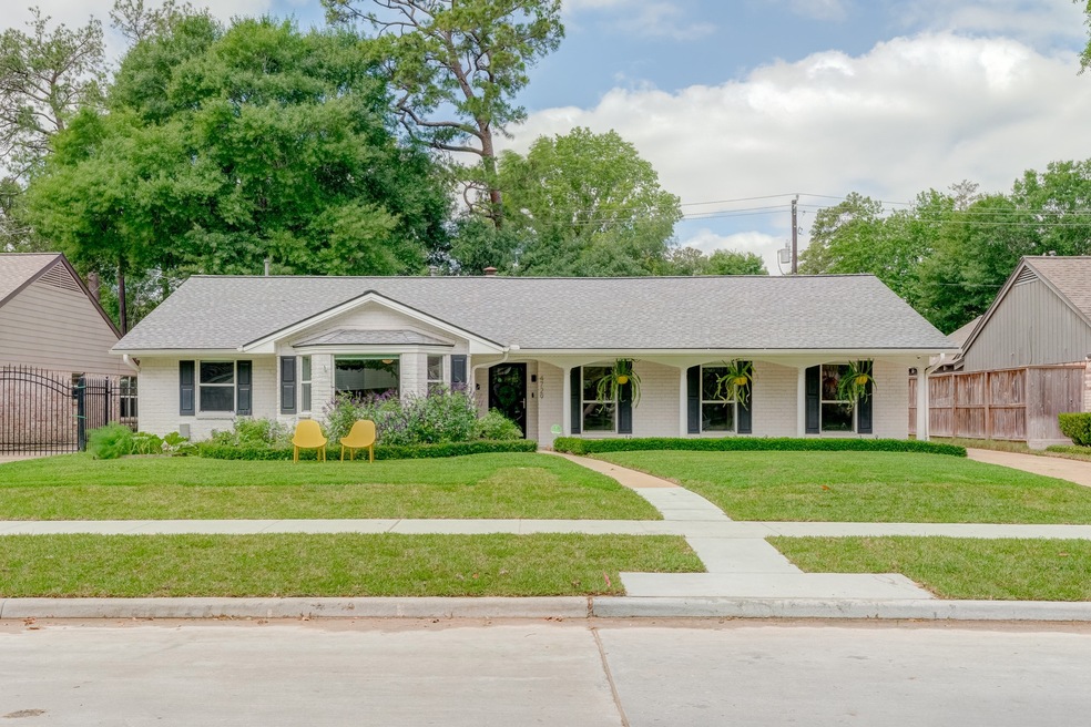 4729 Brian Haven Dr, Houston, TX 77018 - photo 1