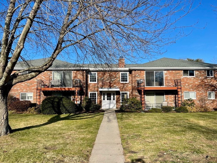 96 Fountain Ln unit 10, South Weymouth, MA 02190 - photo 1