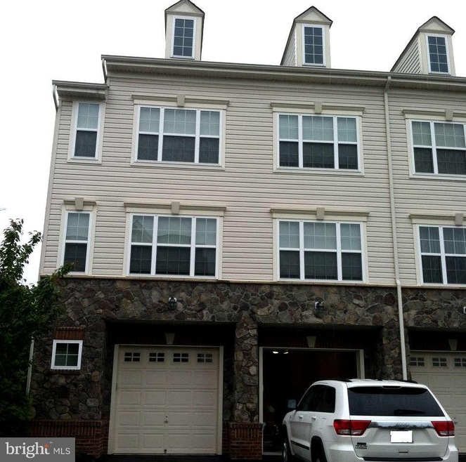 11125 Wortham Crest Cir unit 32C, Manassas, VA 20109 - photo 1