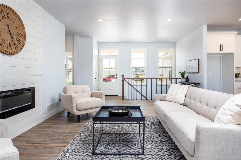 W5530 Schreiber Ln, Appleton, WI 54915 - photo 1