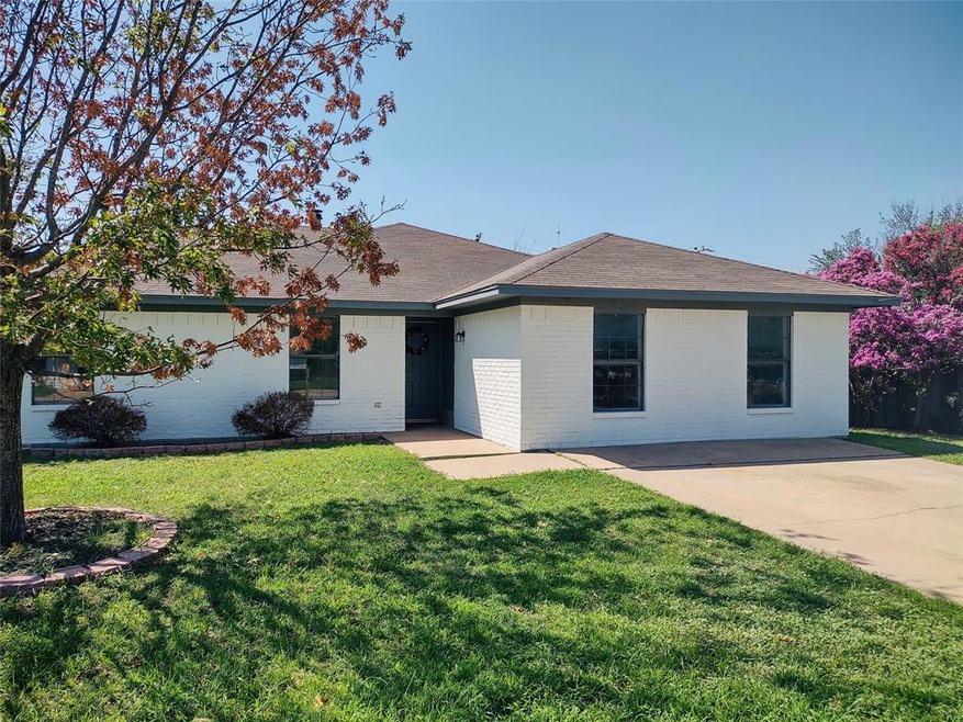 113 Oakridge Dr, Weatherford, TX 76086 - photo 1