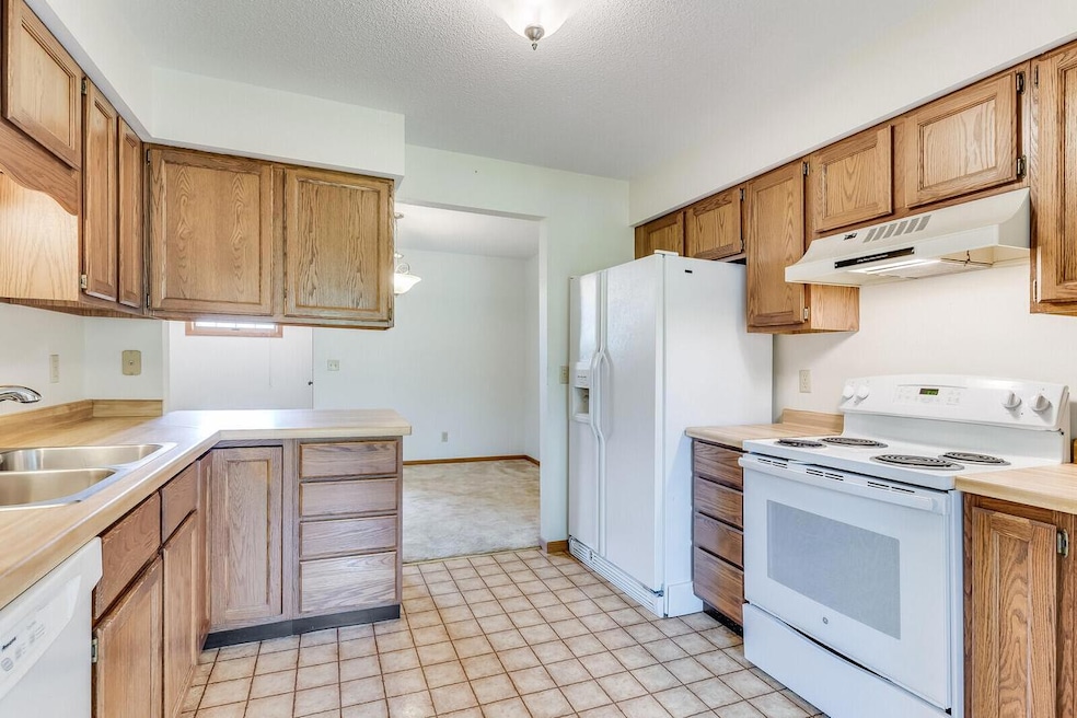 09_3548EastAveS_Kitchen2_mls