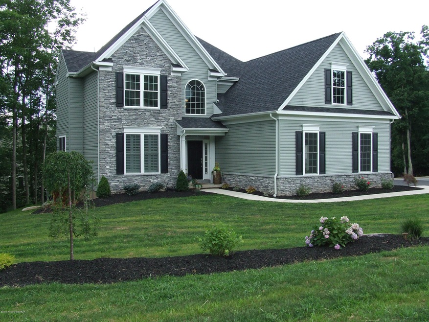 1224 Woodberry Dr, Mountain Top, PA 18707 - photo 1