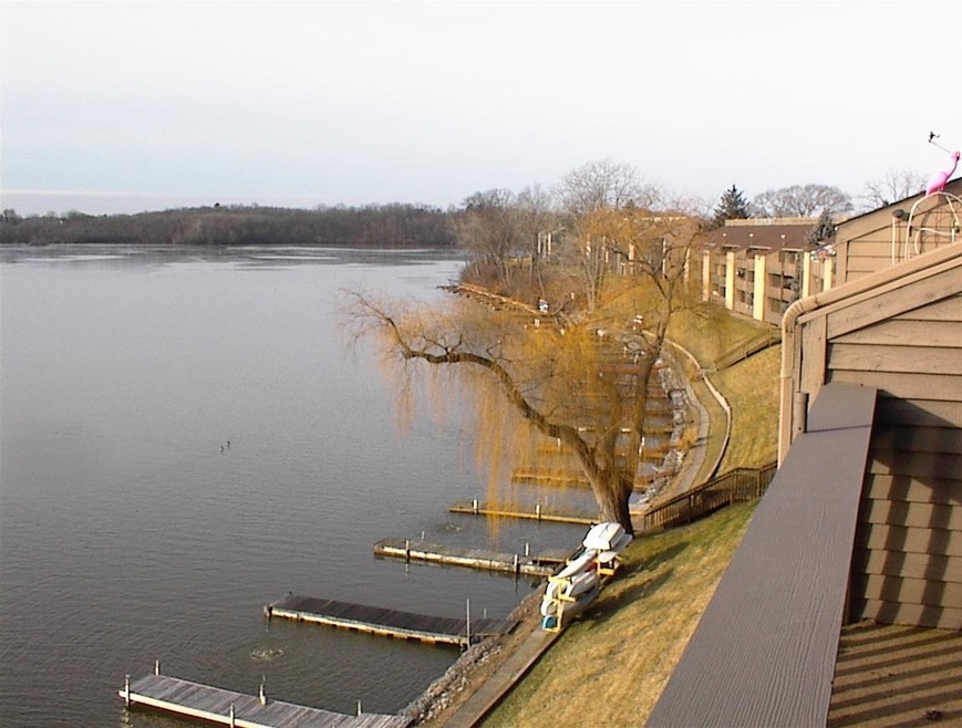 844 Cliffs Dr, Ypsilanti, MI 48198 - photo 1