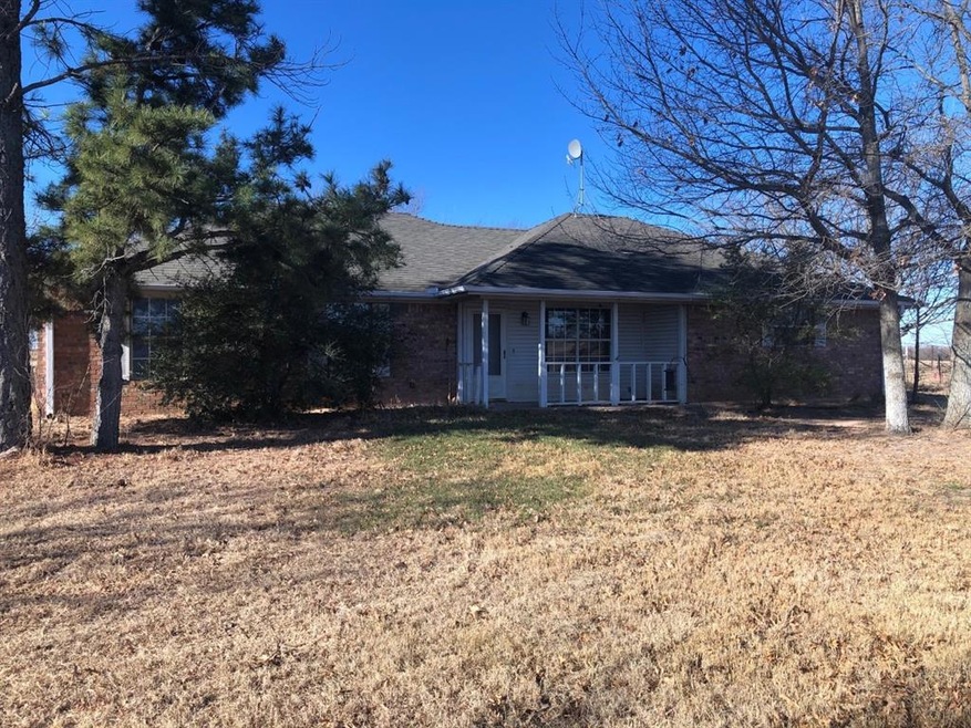 911 Hereford Ln, Millsap, TX 76066 - photo 1