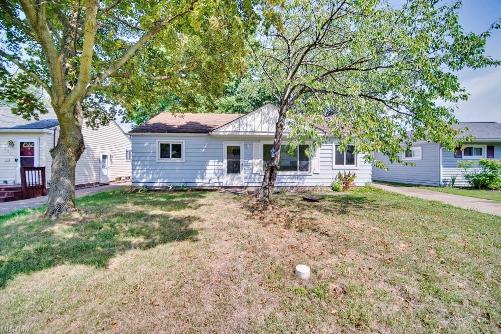 265 Lynne Dr, Sheffield Lake, OH 44054 - photo 1