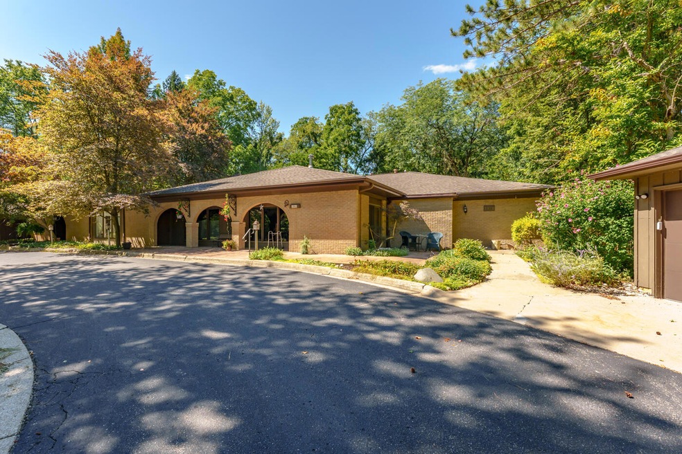 Greenleaf_Circle_3902_Kalamazoo_49008-1