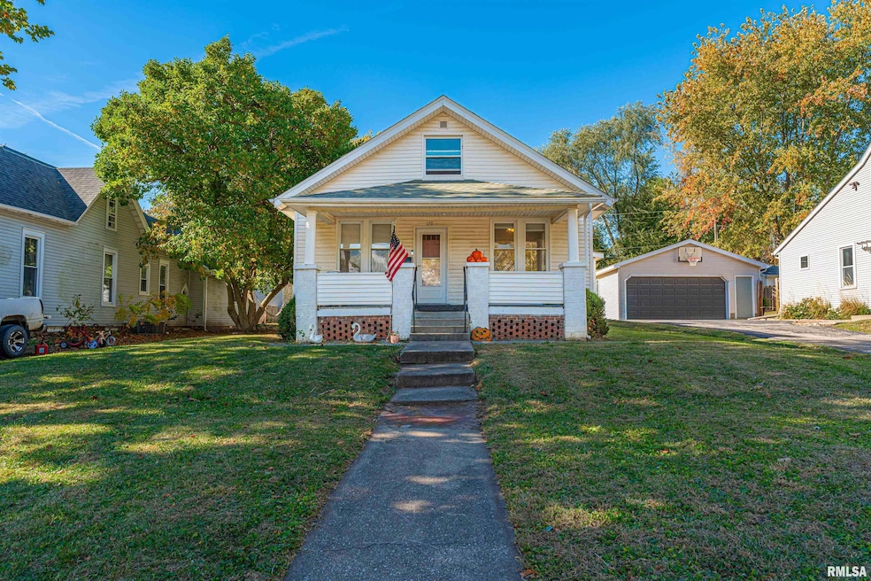 110 S Garden St, Mount Pulaski, IL 62548 - photo 1