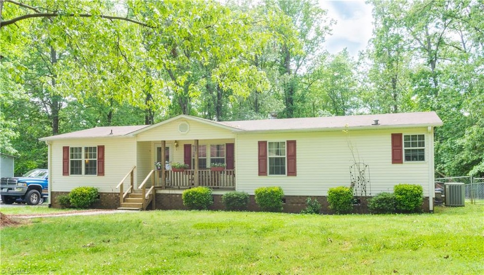 898 Pine Ln, Asheboro, NC 27205 - photo 1