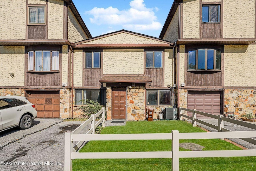 15 Parkview Loop, Staten Island, NY 10314 - photo 1