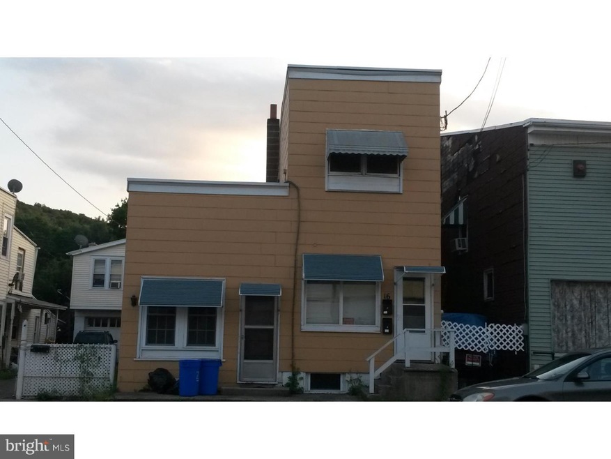 16 S 2nd St unit 2, Saint Clair, PA 17970 - photo 1