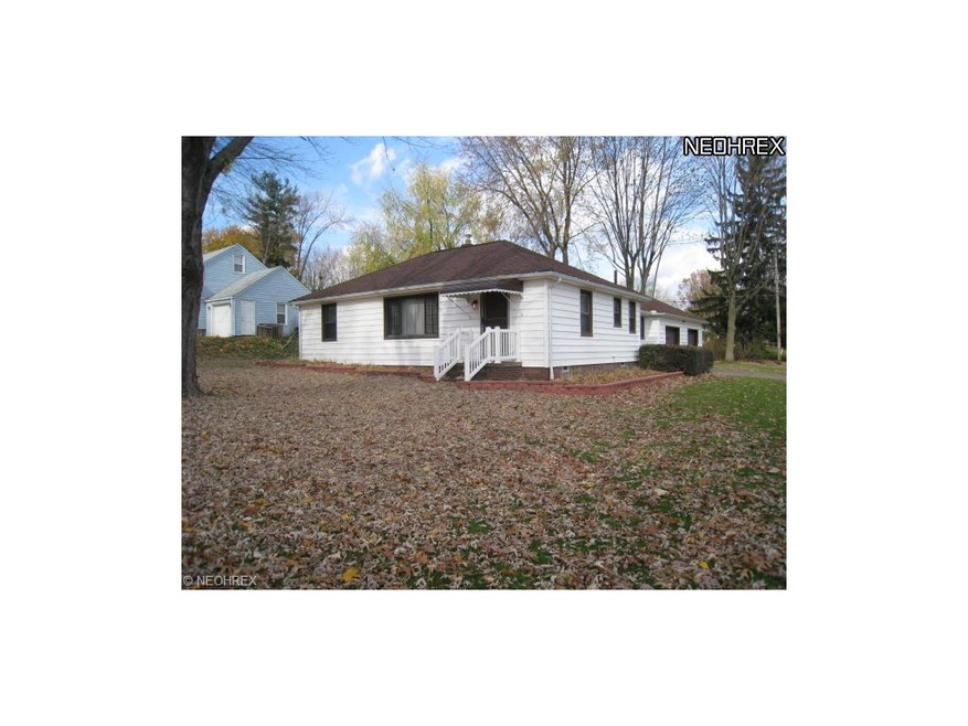 Great 3 bedroom ranch on corner lot in Shrine Vill
