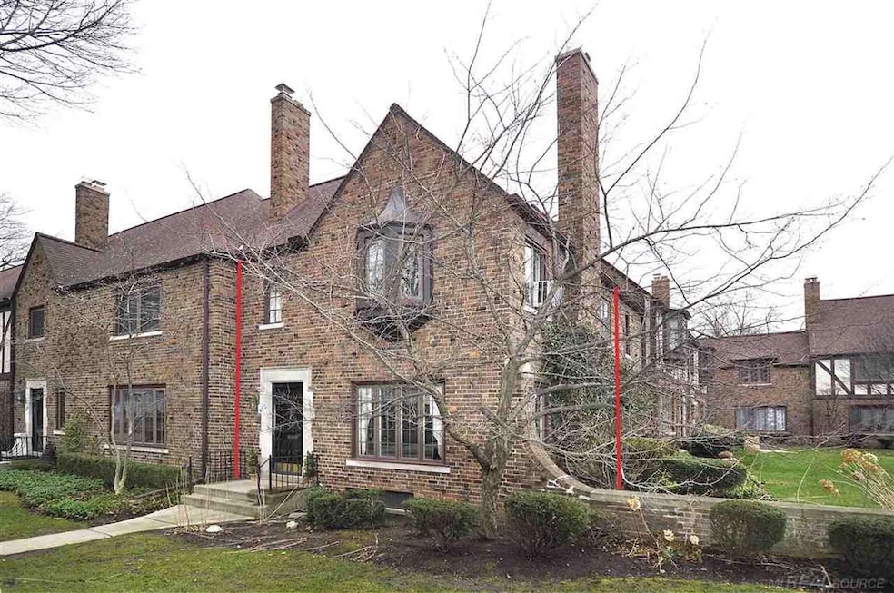 492 St Clair St, Grosse Pointe, MI 48230 - photo 1