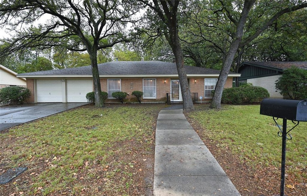 324 Cooper Dr, Hurst, TX 76053 - photo 1