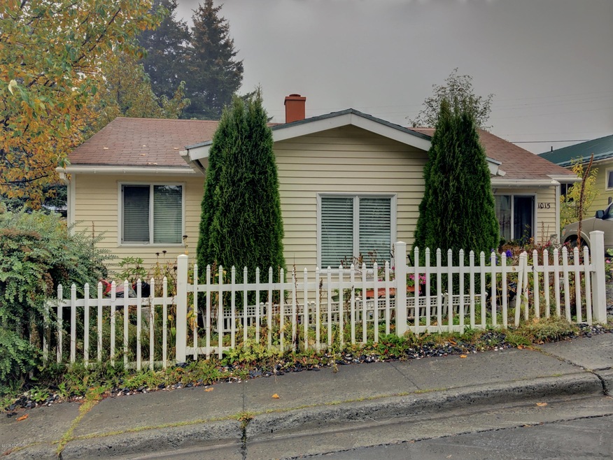 1015 Hemlock St, Kodiak, AK 99615 - photo 1