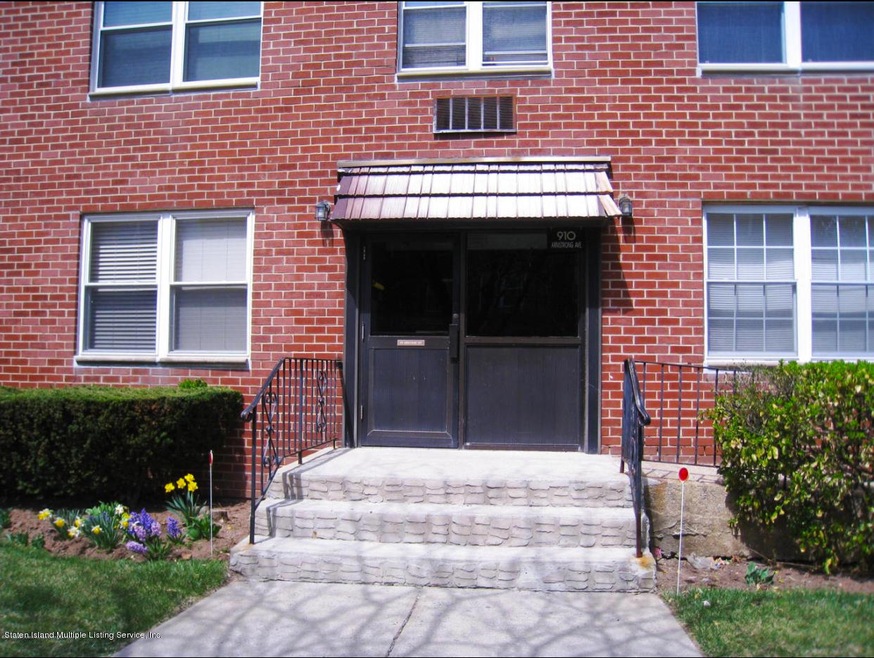 910 Armstrong front