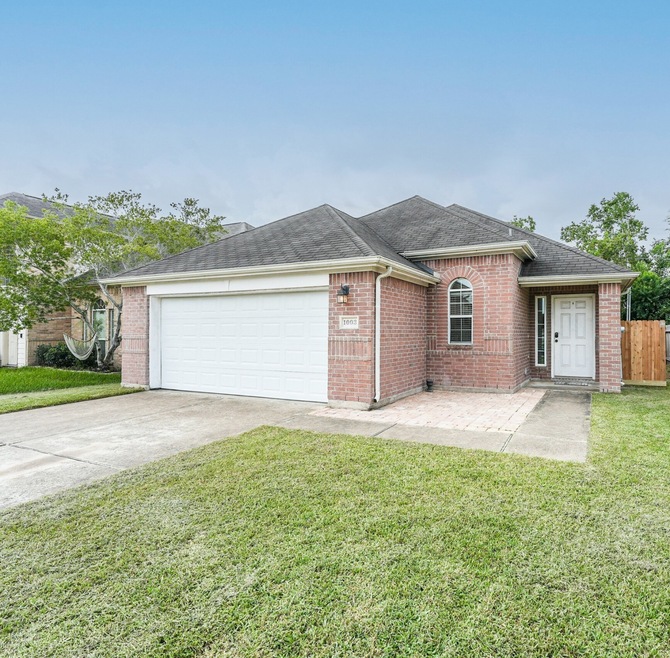 1003 Brady Ln, Alvin, TX 77511 - photo 1