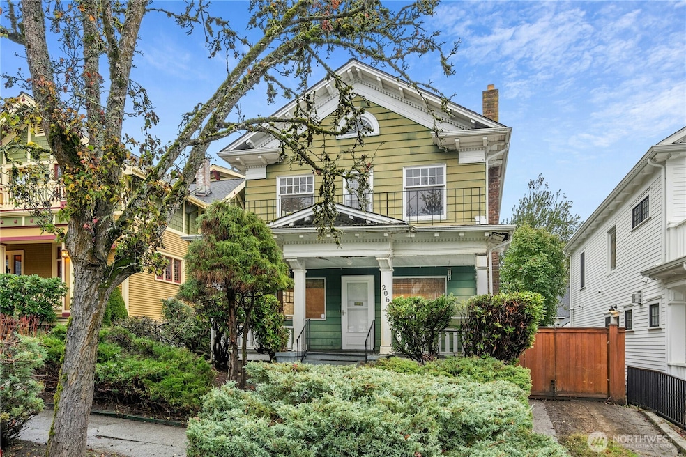 206 32nd Ave, Seattle, WA 98122 - photo 1