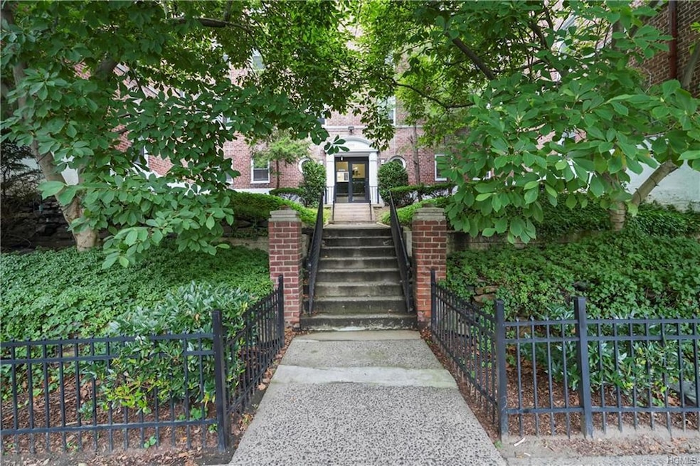 801 Bronx River Rd unit 1B, Bronxville, NY 10708 - photo 1