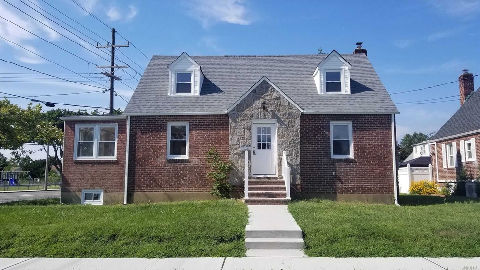 35 Ivy Place, Valley Stream, NY 11581 - photo 1