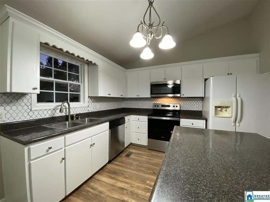 1512 Rockview Cir, Weaver, AL 36277 - photo 1