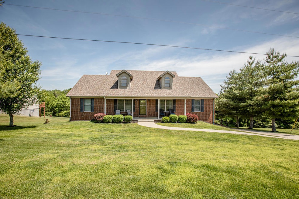 189 Lakeland Dr, Harrodsburg, KY 40330 - photo 1