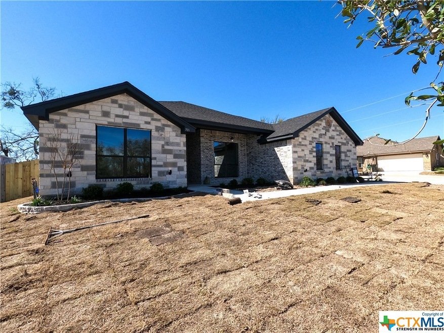 701 Shelly Dr, Troy, TX 76579 - photo 1