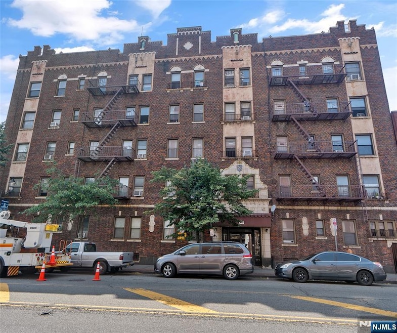 The Madrid unit B5, Jersey City, NJ 07306 - photo 1