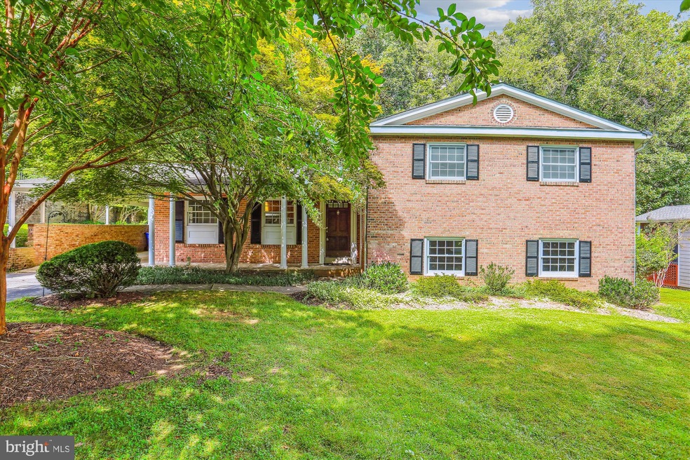 8112 Cindy Ln, Bethesda, MD 20817 - photo 1