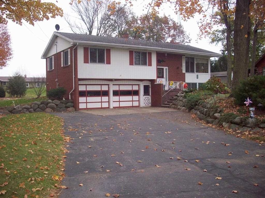 N4830 Parkview Dr, Helenville, WI 53137 - photo 1