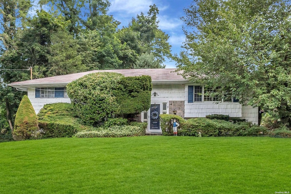 15 High Elms Ln, Glen Cove, NY 11542 - photo 1