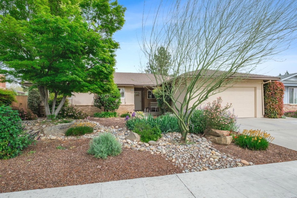 6588 N Rowell Ave, Fresno, CA 93710 - photo 1