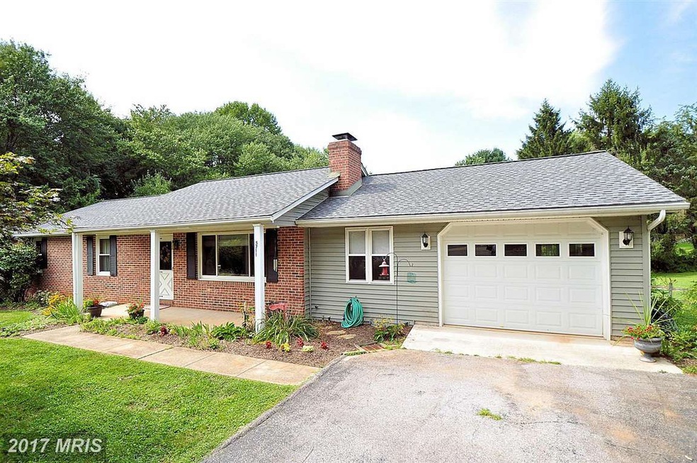 5711 Oakview Dr, Sykesville, MD 21784 - photo 1
