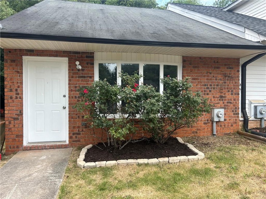 Front of end unit. Brick front and side.