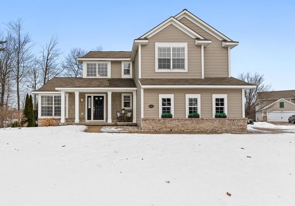 6903WindflowerWay01Lores