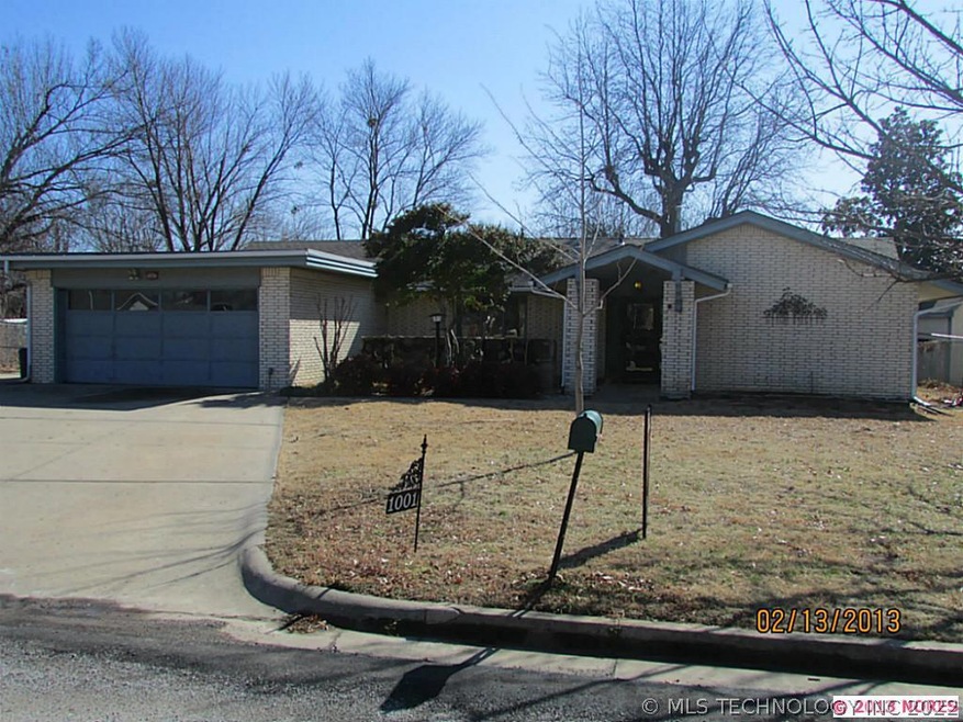1/4 acre lot, extra parking in driveway