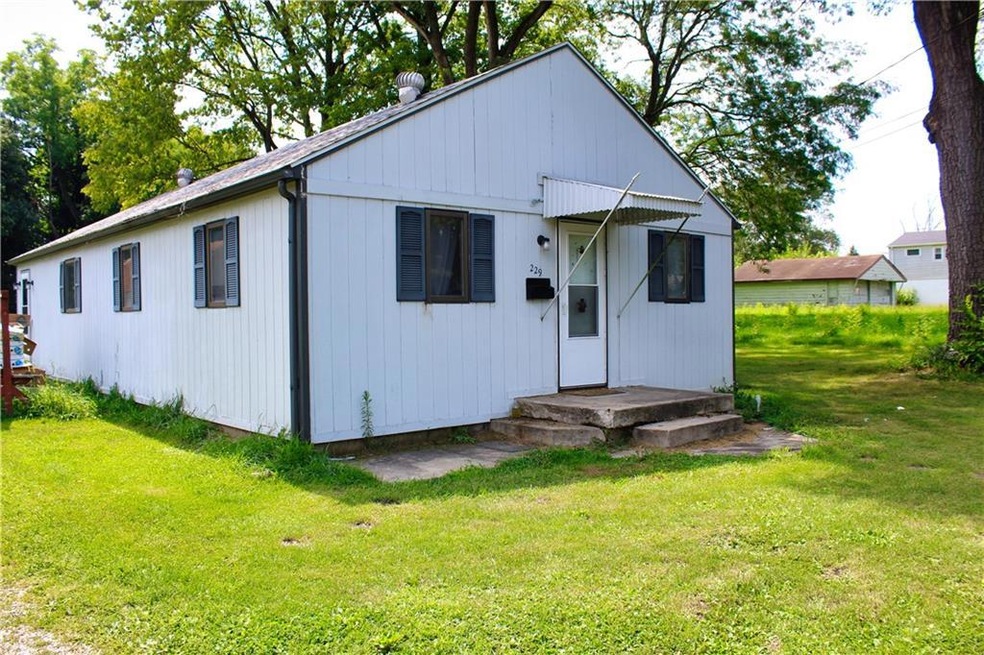 229 E Cross St, Anderson, IN 46012 - photo 1