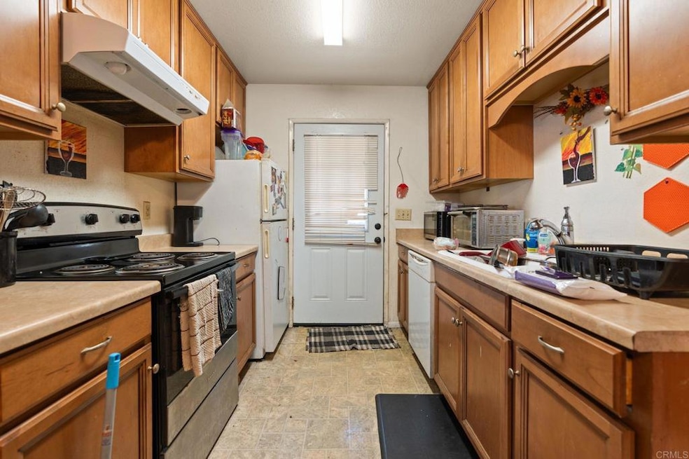 Under Contract $875,000