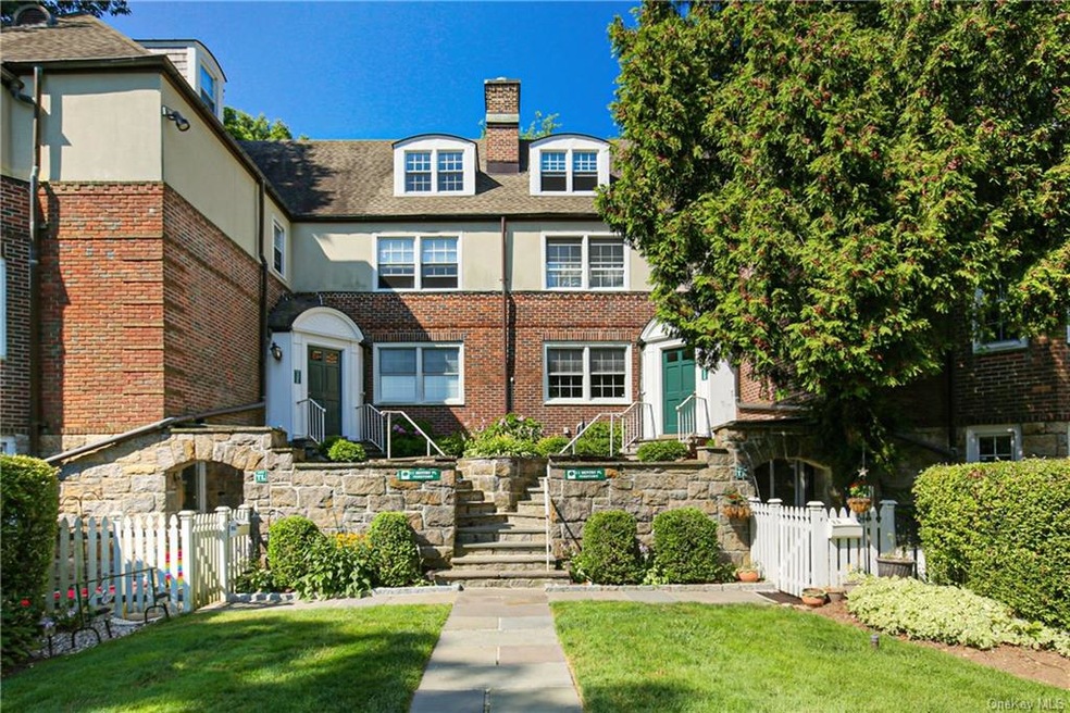 11 Sentry Place unit 1C, Scarsdale, NY 10583 - photo 1