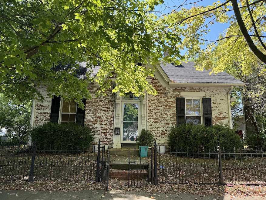 315 E Franklin St, Circleville, OH 43113 - photo 1