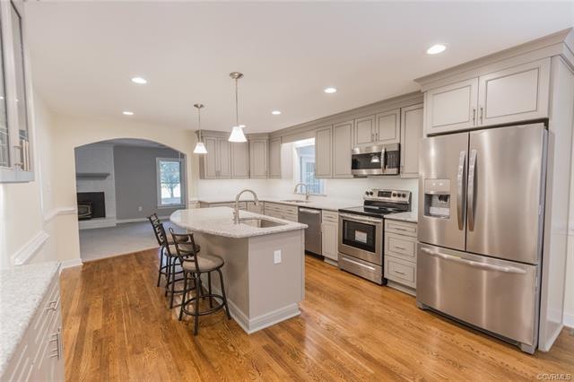 New Kitchen Cabinets,duel sinks and new stainless 